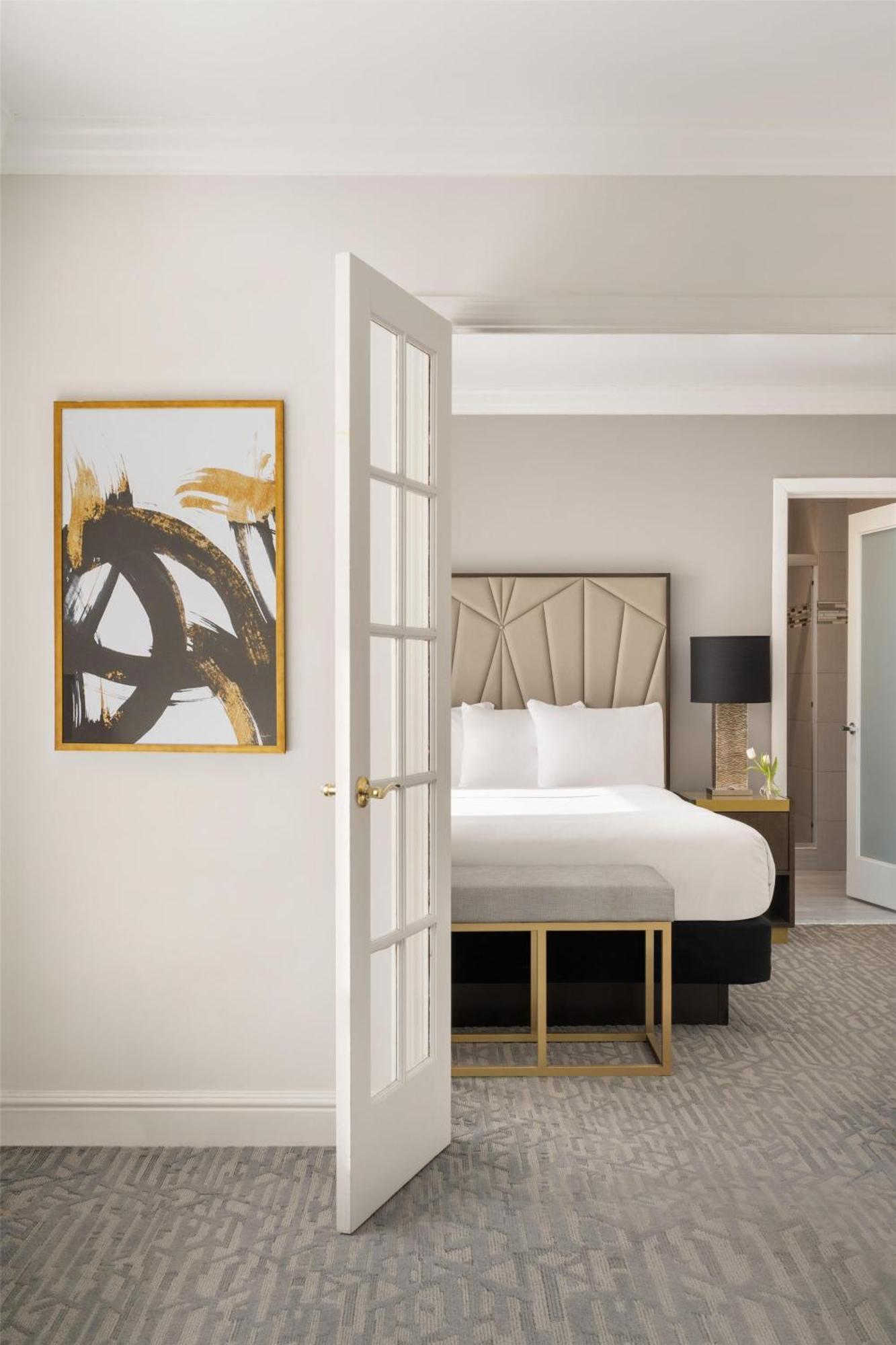 Martinique On Broadway, Curio Collection By Hilton New York