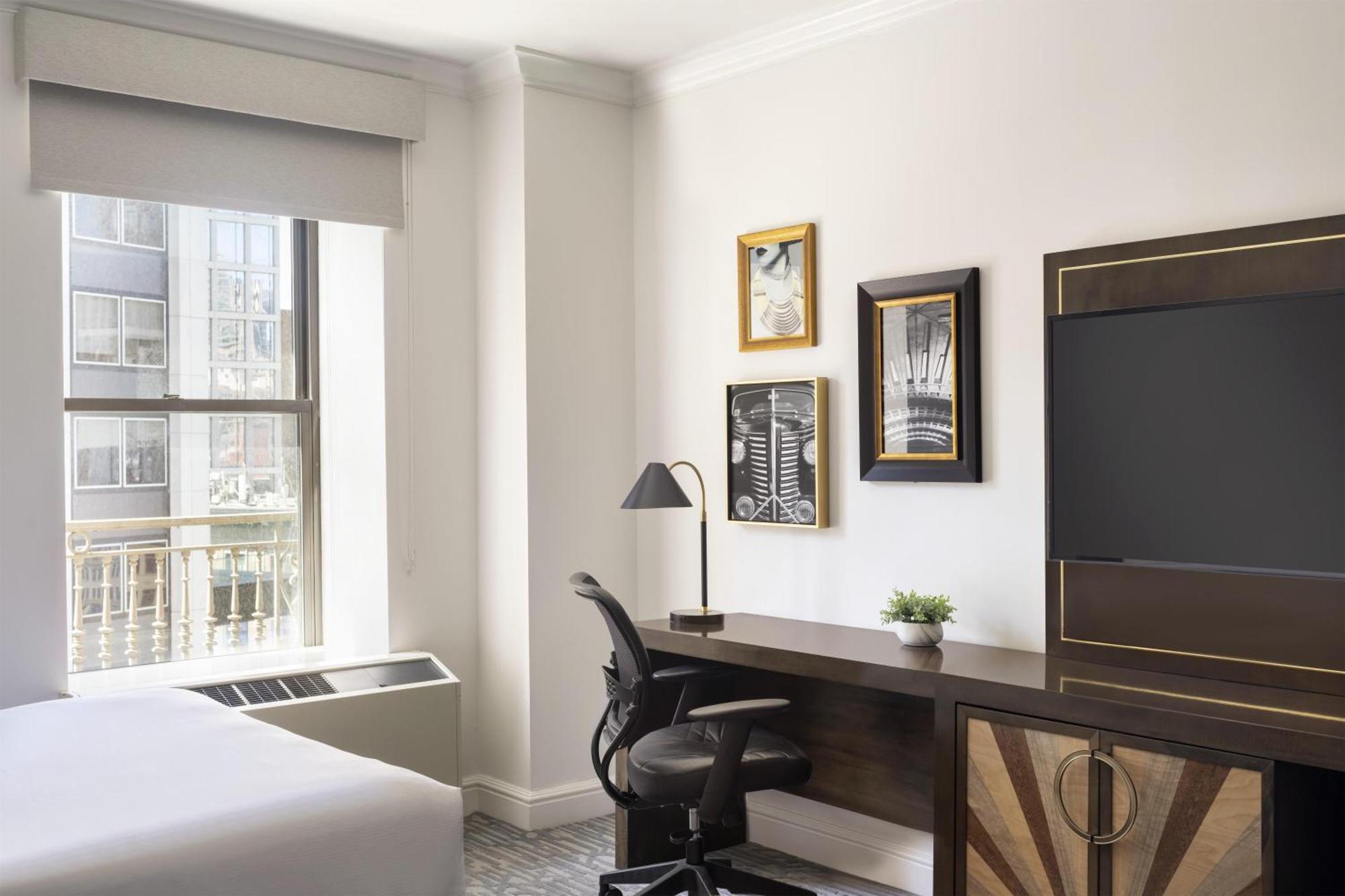 Martinique On Broadway, Curio Collection By Hilton New York