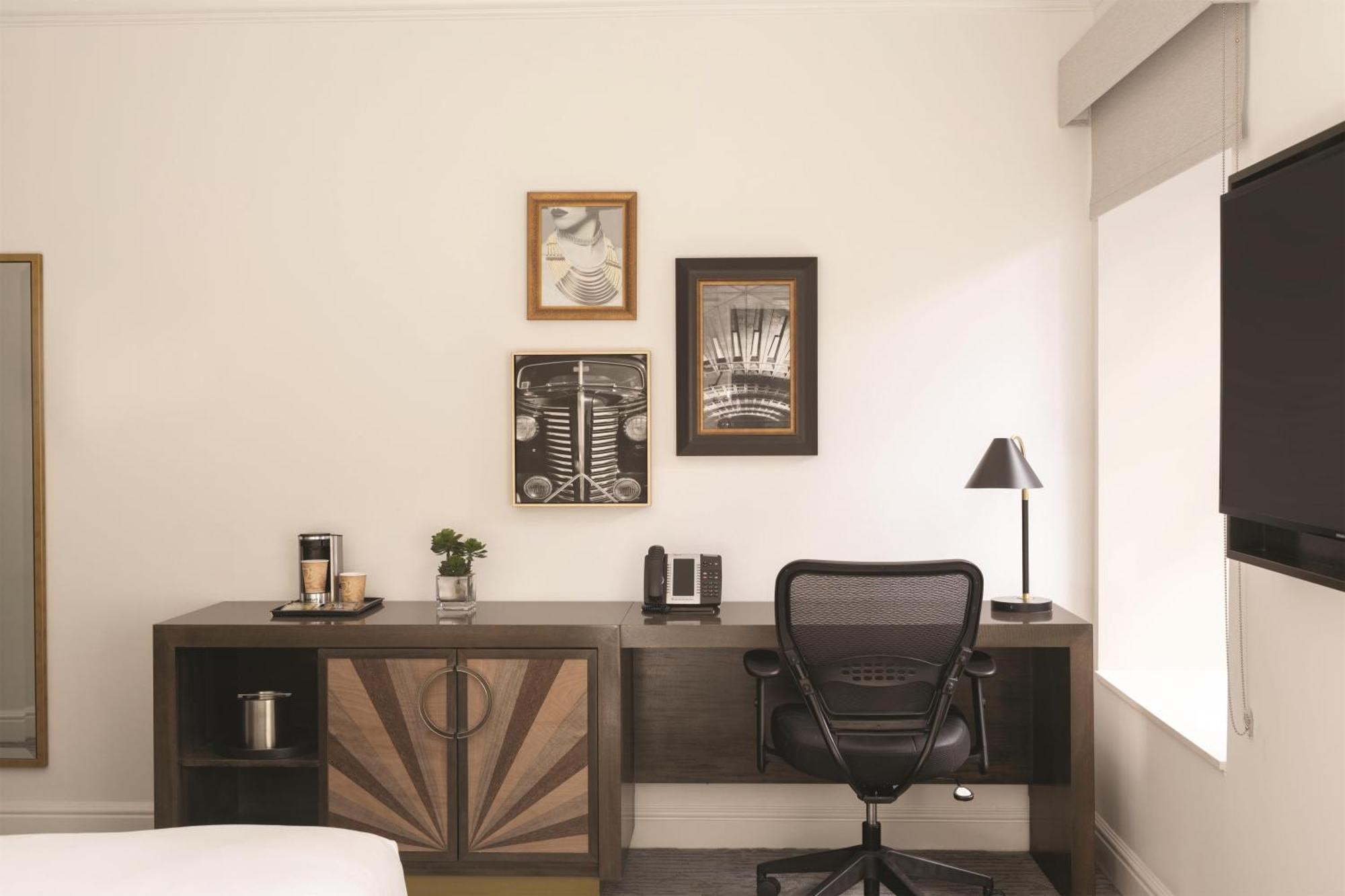 Hotel Martinique On Broadway, Curio Collection By Hilton 4*