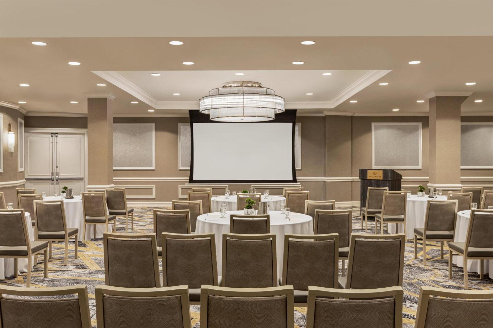 Hotel Martinique On Broadway, Curio Collection By Hilton