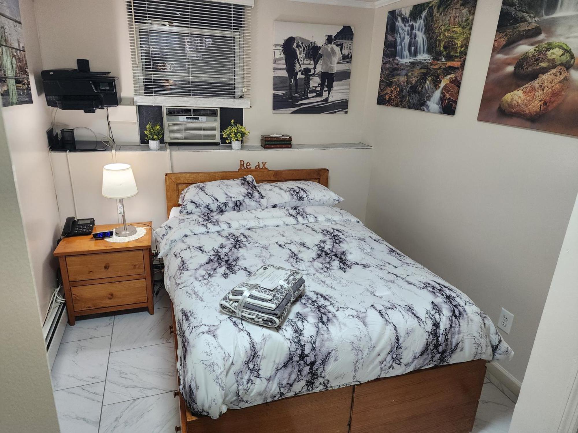 Booking.com Exxlusive: Fully Furnished One Bedroom Entire With Full Size Bed. For One Person Or Couple, Soulmate Positive Friendship Apartment