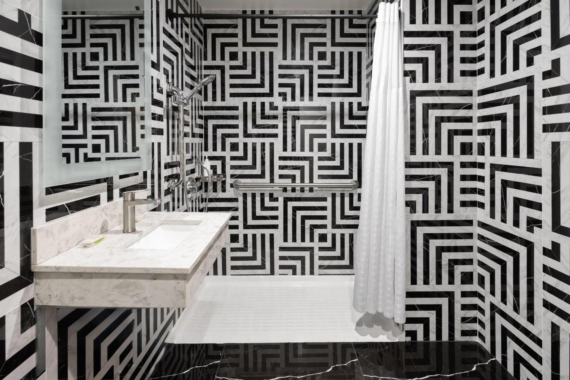 Super 8 By Wyndham Bronx Near Stadium Hotel New York