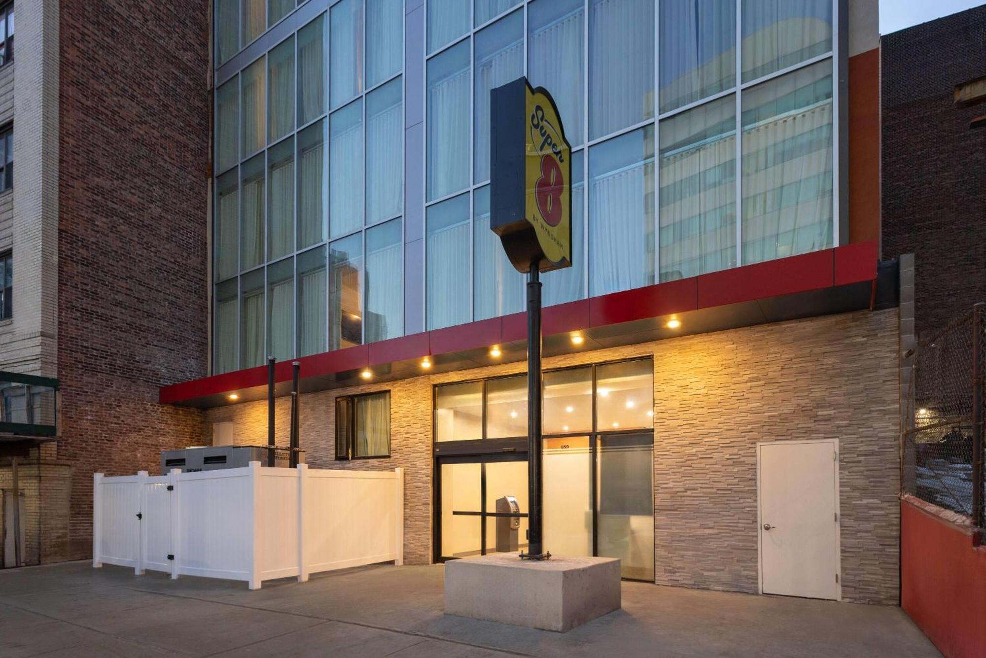 Super 8 By Wyndham Bronx Near Stadium 2*