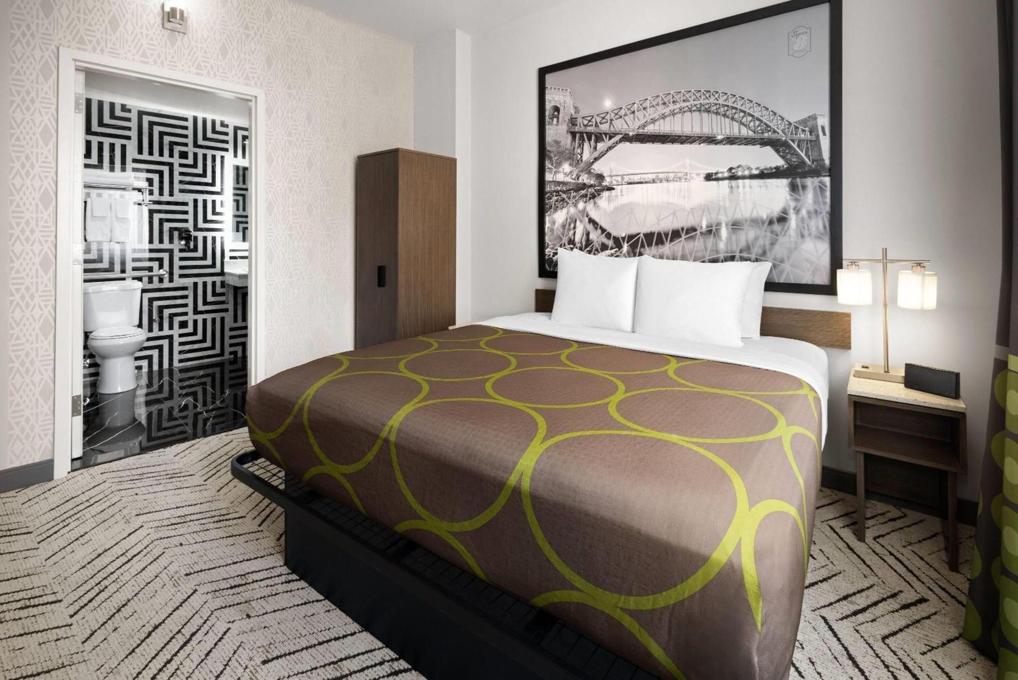 Super 8 By Wyndham Bronx Near Stadium