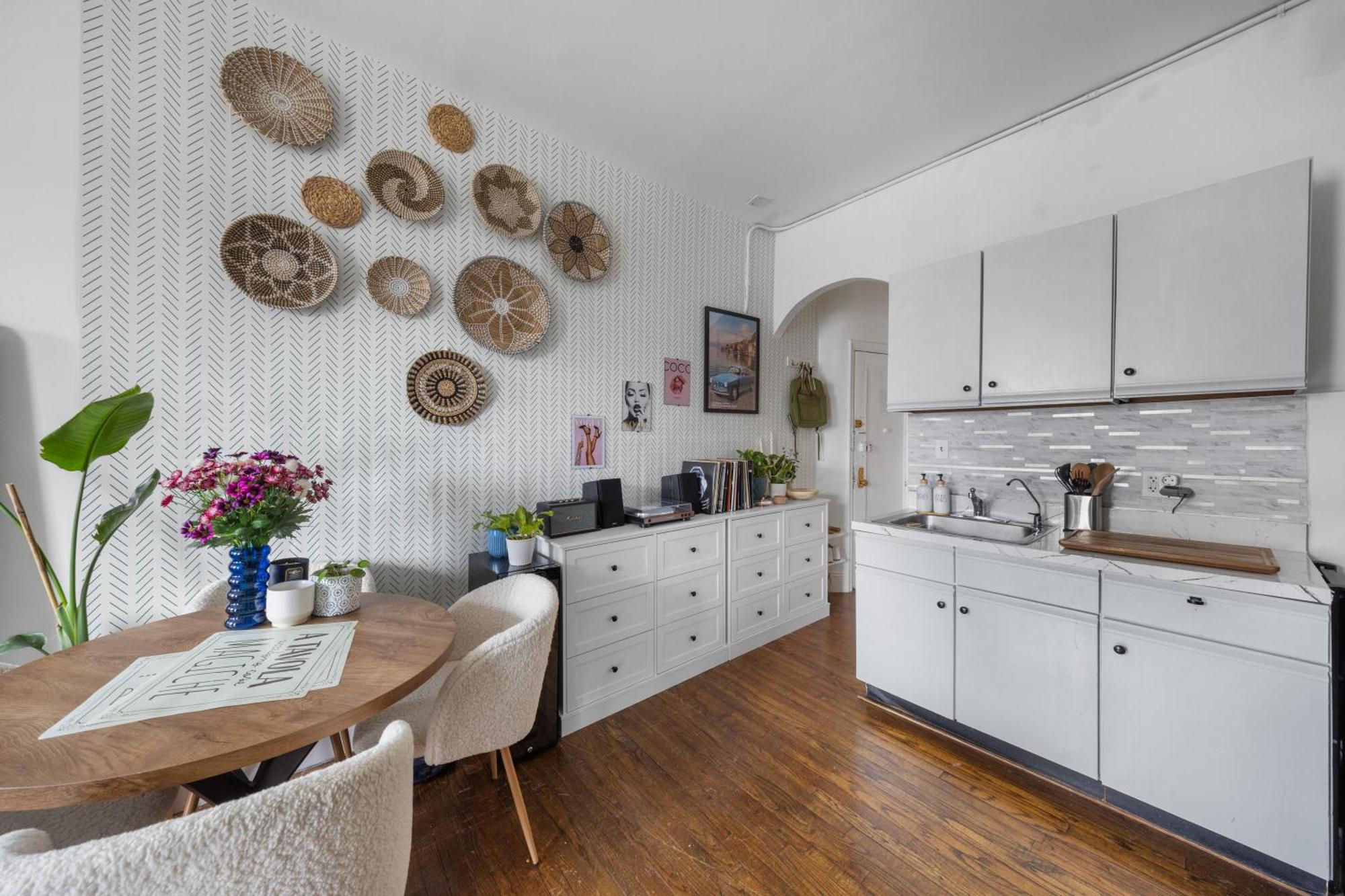 Downtown Manhattan Union Square 1br - Steps From Subway & Dining