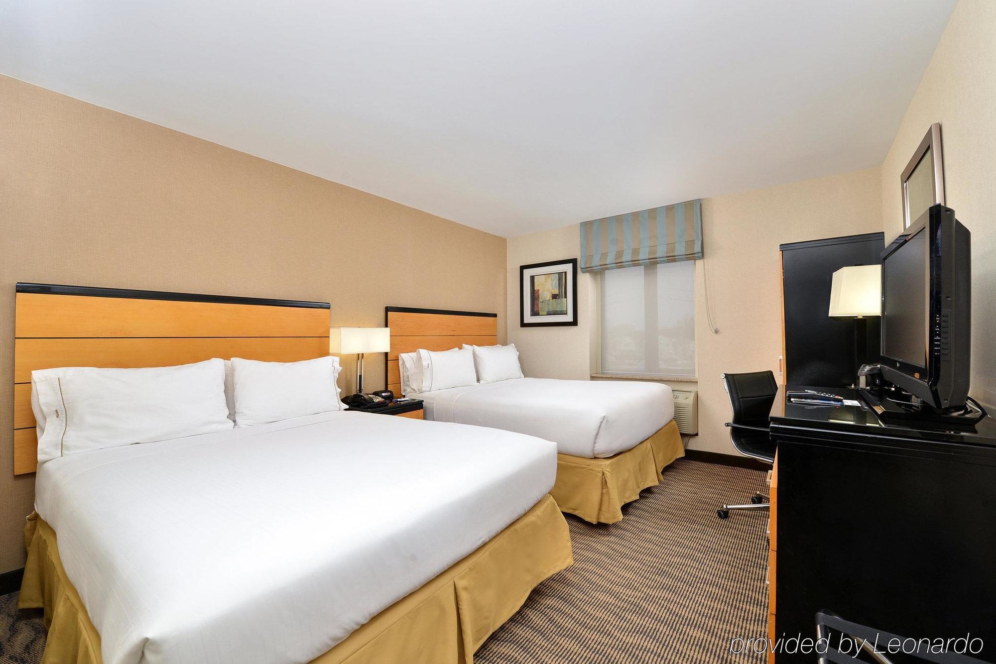 Hotel Express Kennedy Airport, An Ihg 3*