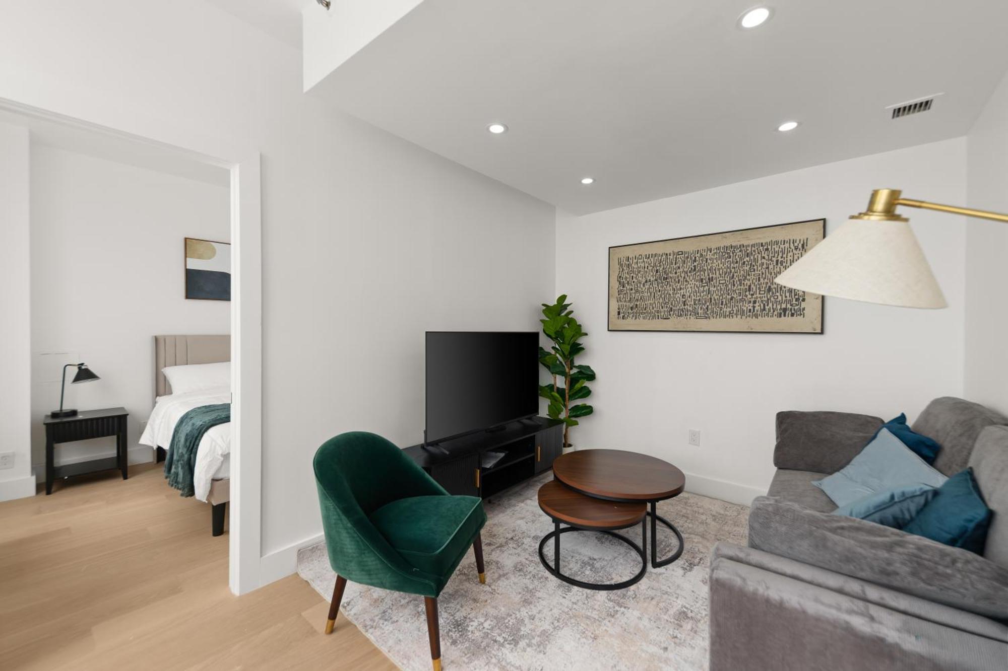 19-7d 2br 1 Bath Luxury East Village Apartment New York