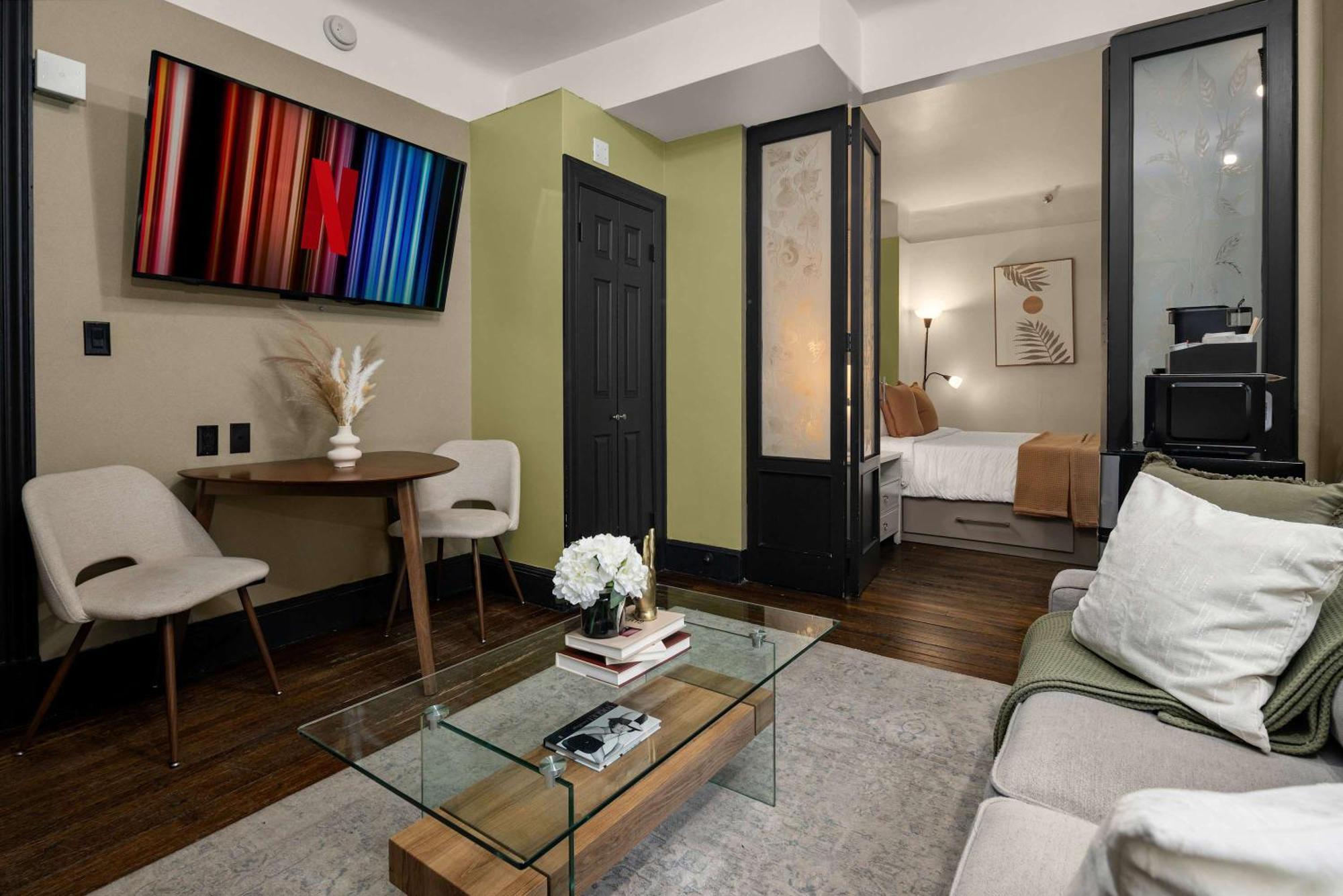 Centrally Located In Nyc Walk To Time Square Apartment *