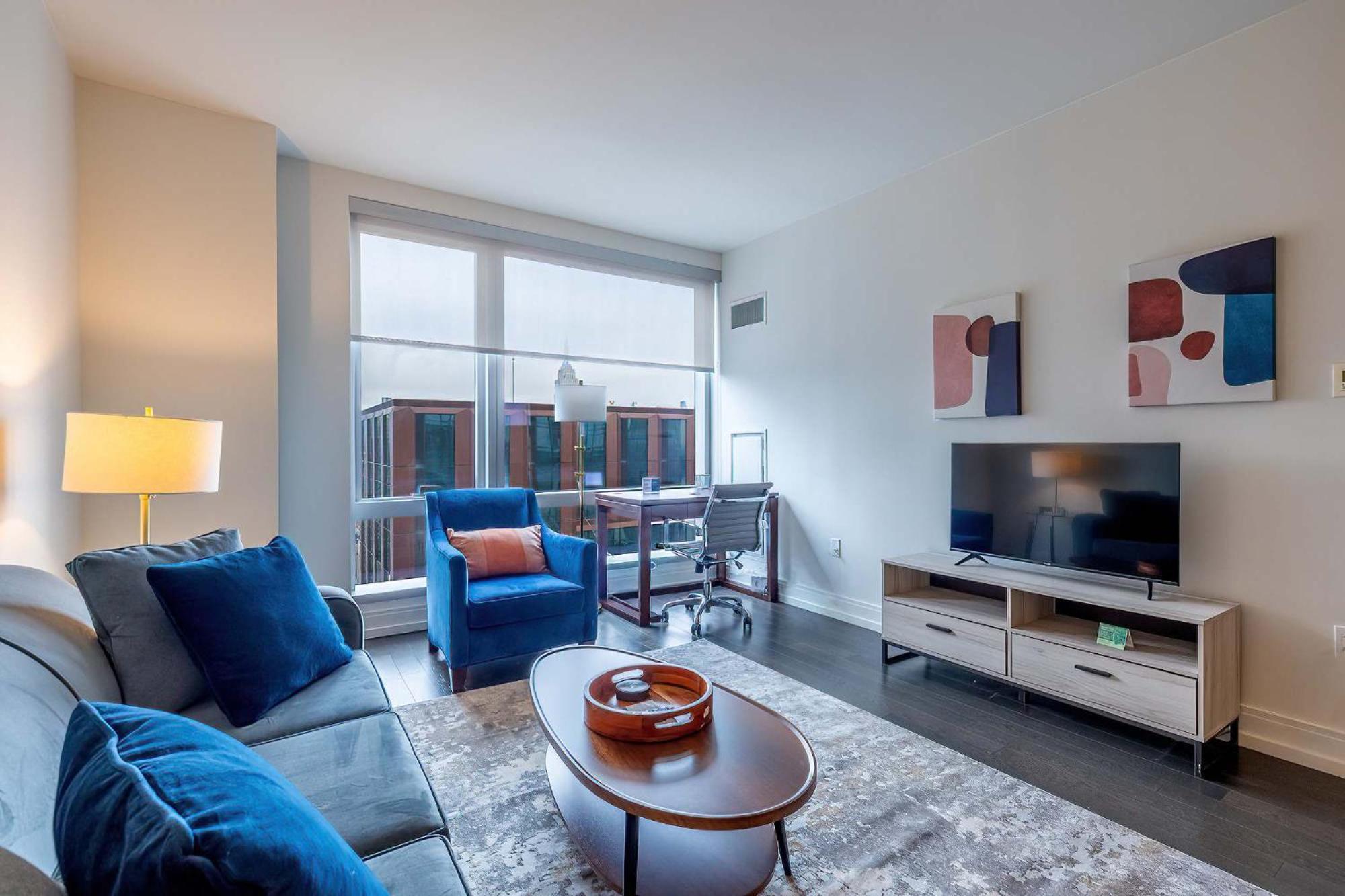 Luxury With Gym & Pool Apartment *