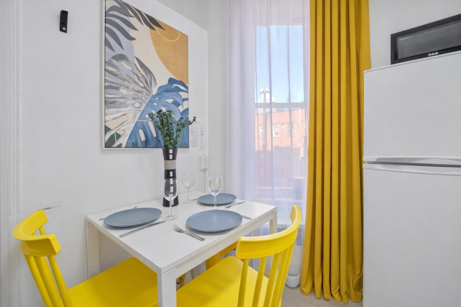 Cozy Units In Prime Location Apartment