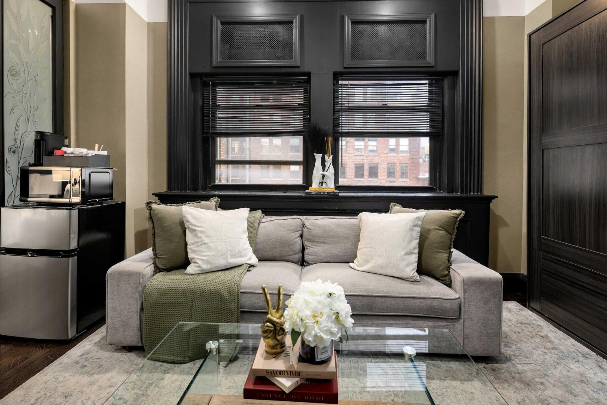 Centrally Located In Nyc Walk To Time Square Apartment *