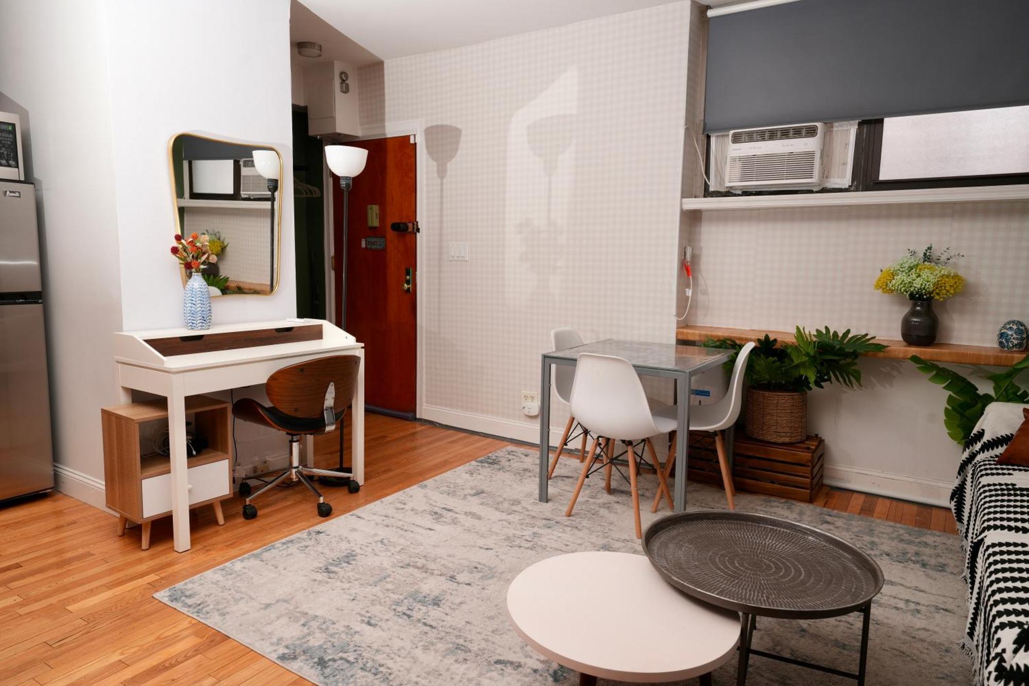 Westside House Apartment