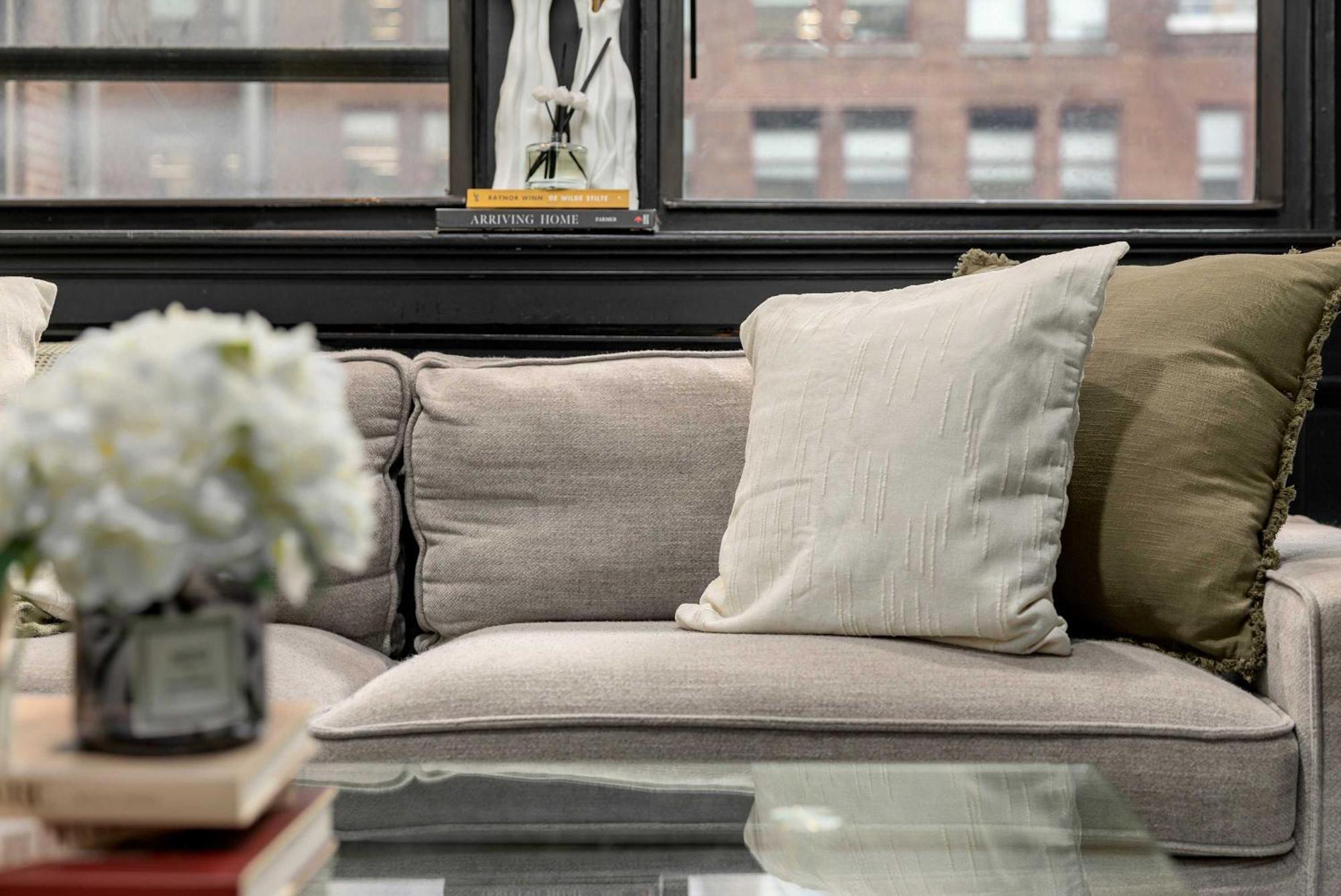 Centrally Located In Nyc Walk To Time Square *