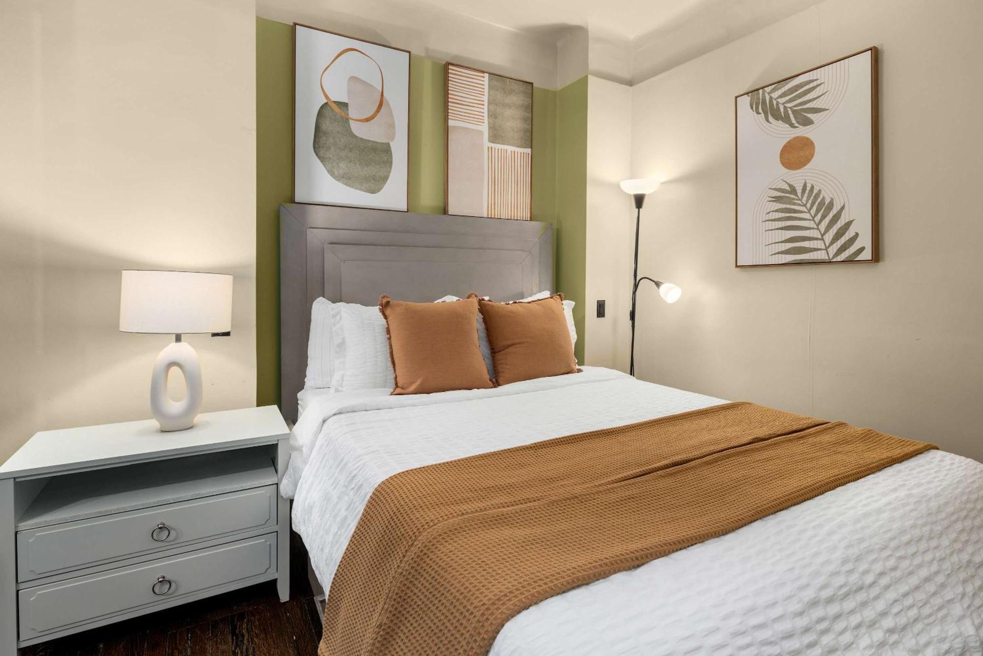 Centrally Located In Nyc Walk To Time Square * New York