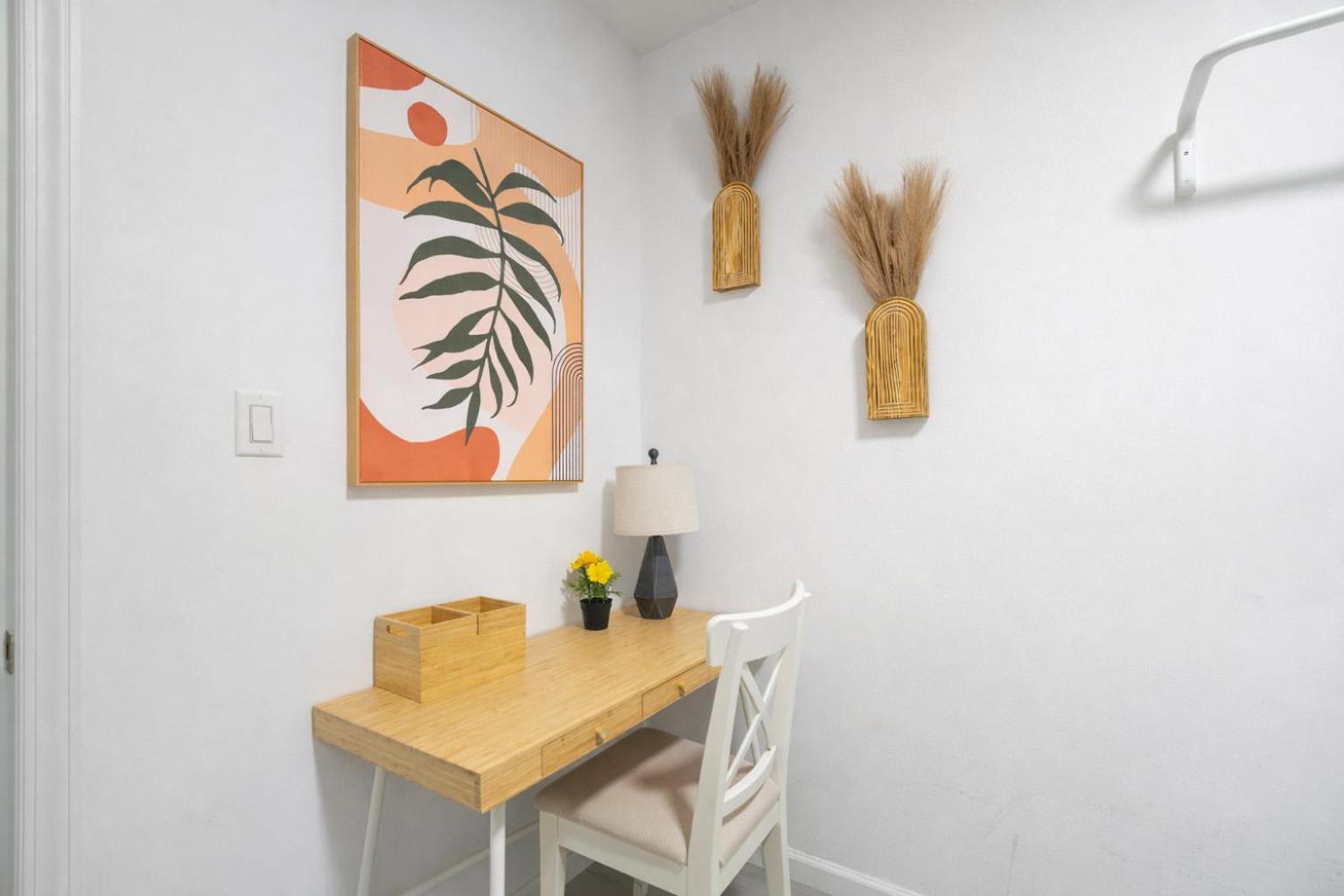 Apartment Cozy Units In Prime Location *