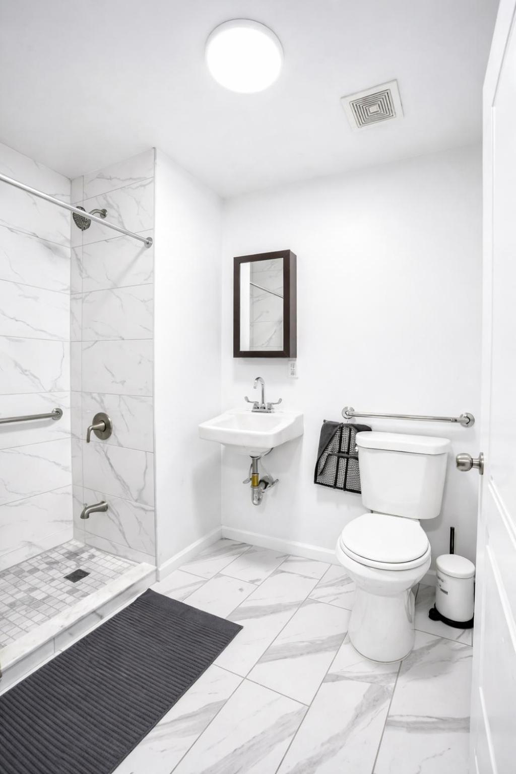 Cozy Units In Prime Location Apartment