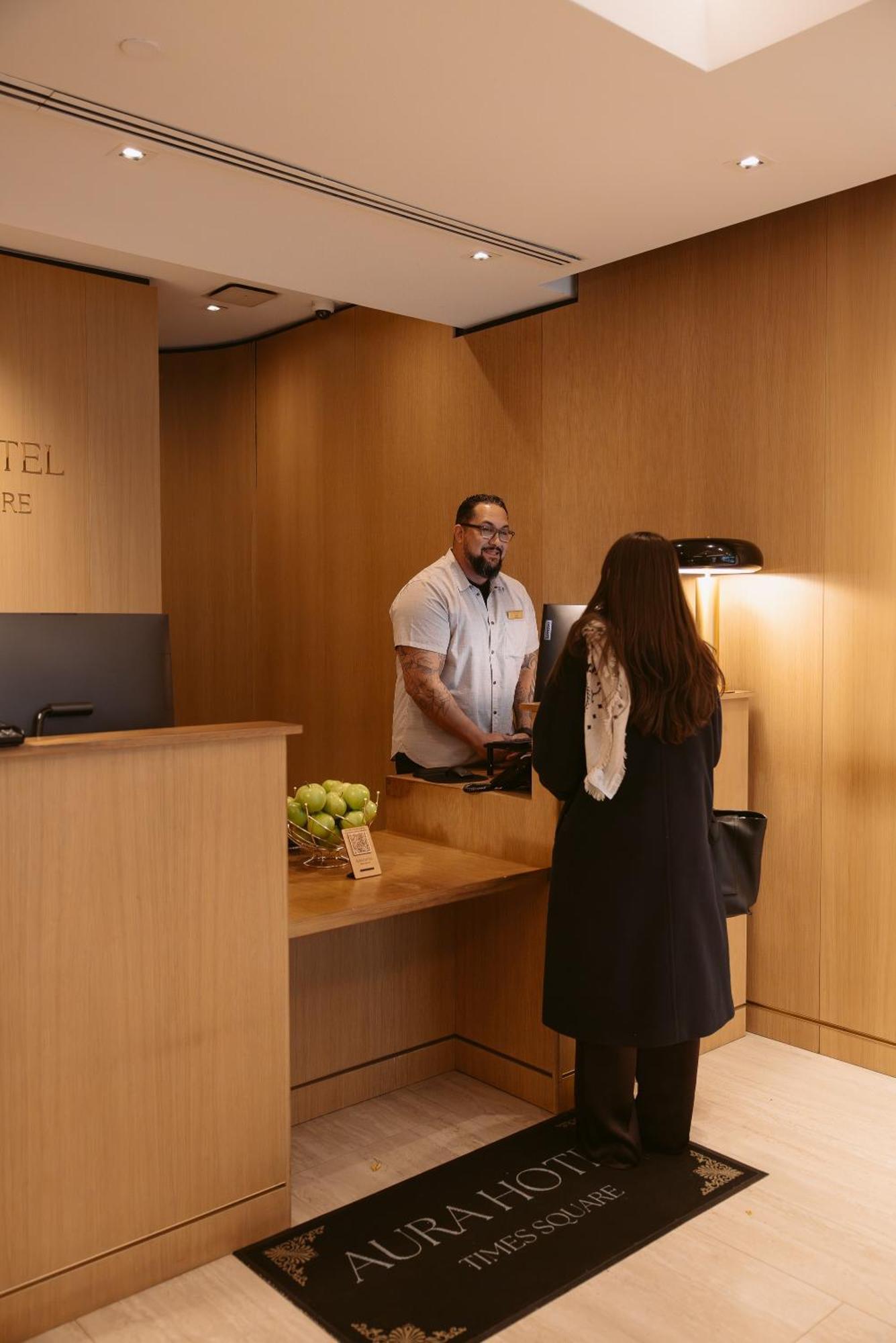 Aura Times Square 4*