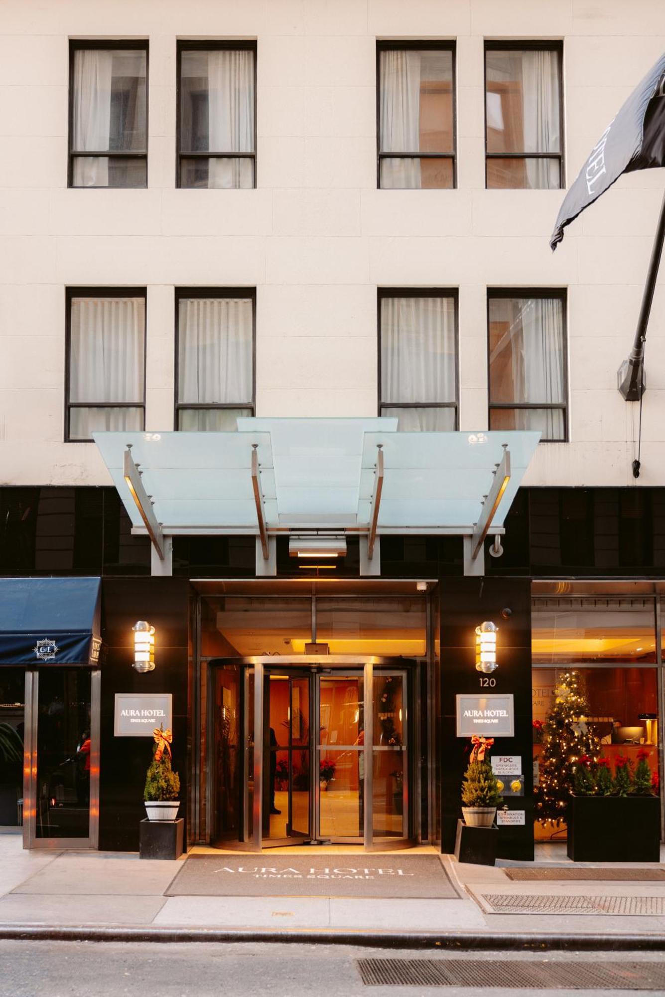 Aura Times Square 4*