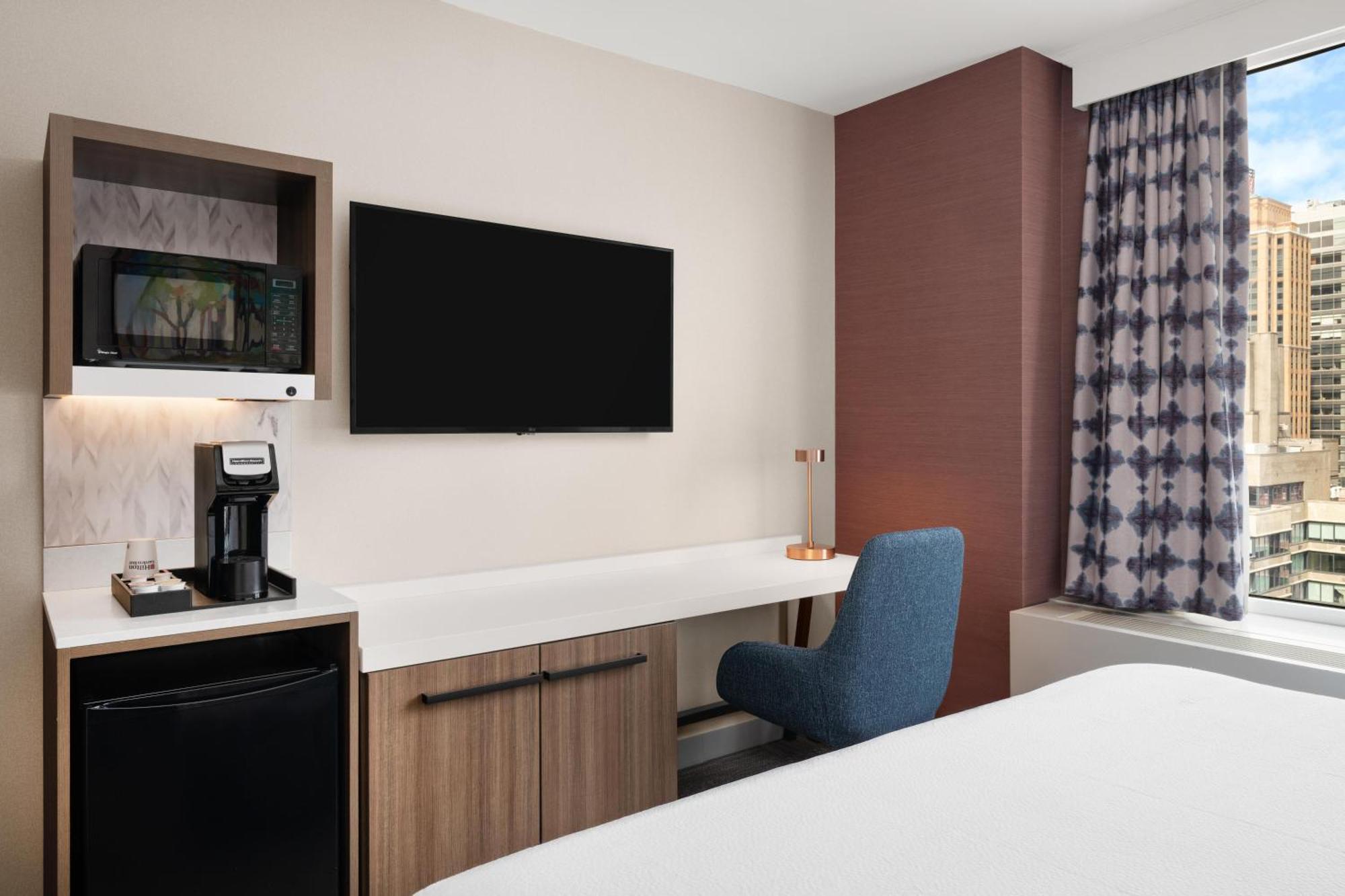 Hilton Garden West 35th Street 3*