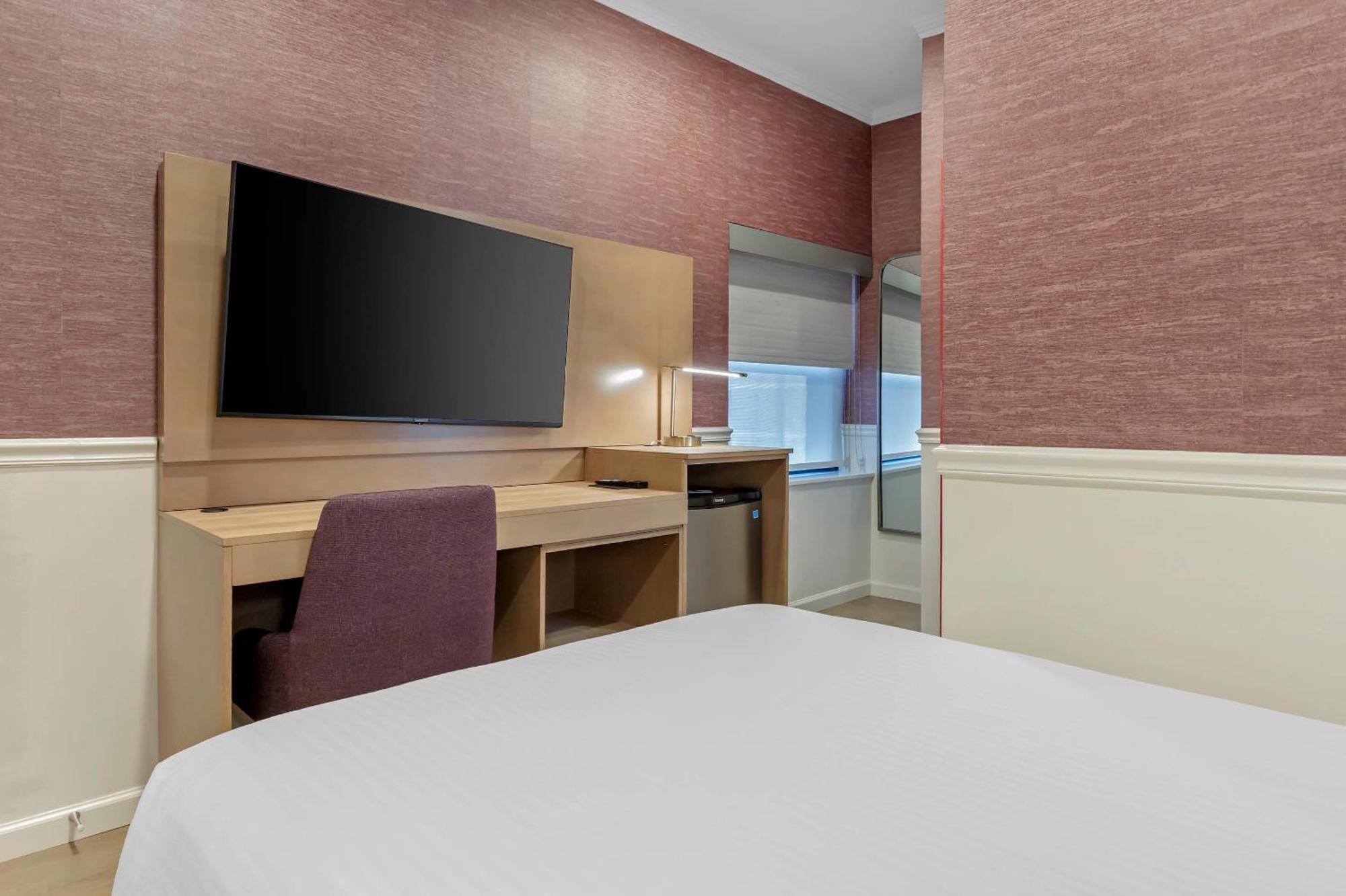 The Mayfair Times Square, An Ascend Collection Hotel New York