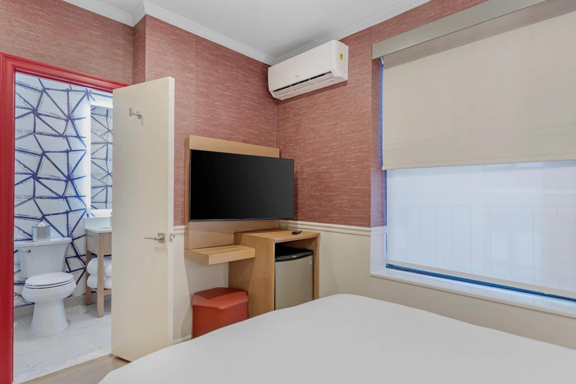 The Mayfair Times Square, An Ascend Collection Hotel New York