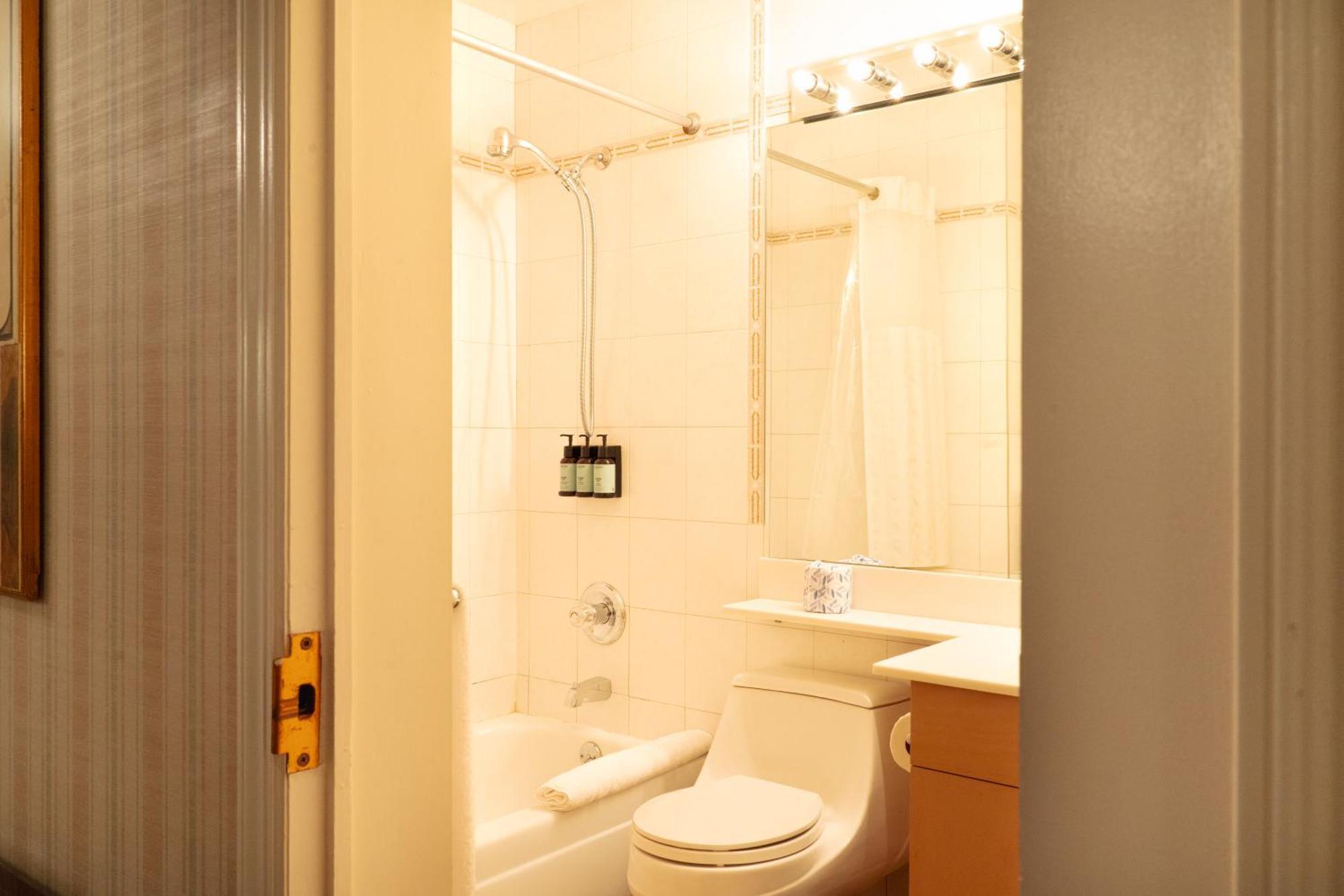 Stanford Hotel 3*