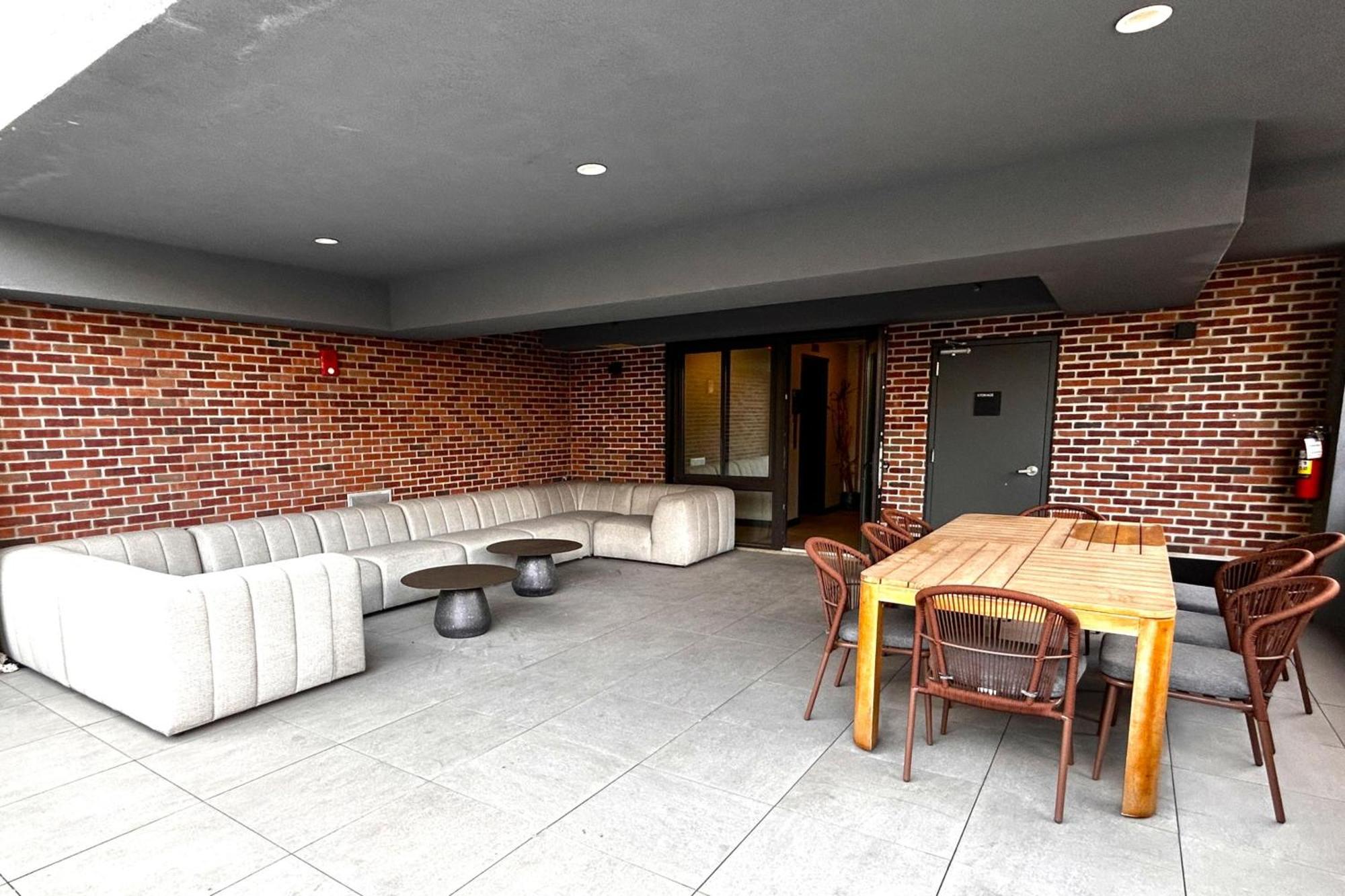 Hotel Dutch Long Island , Belvilla District 6 Formerly Sonder