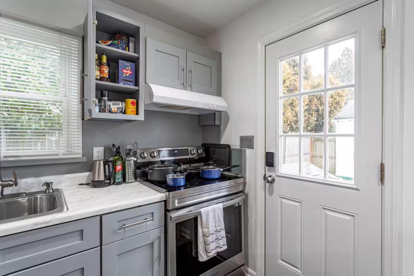 Entire 3bdr W/parking, Backyard, Firepit, Bbq New York