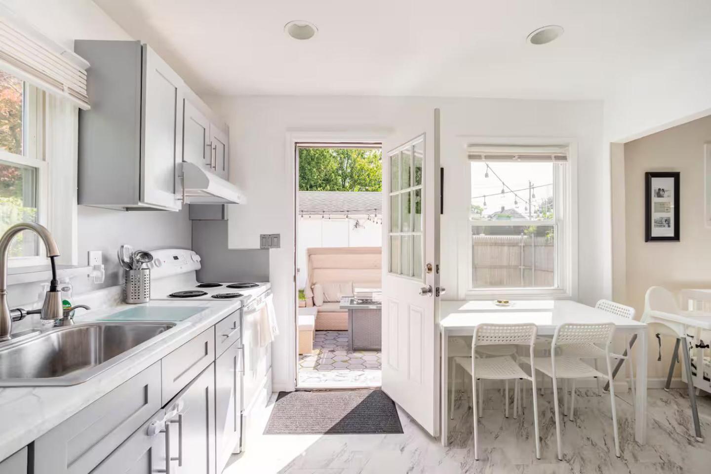 Villa Entire 3bdr W/parking, Backyard, Firepit, Bbq New York