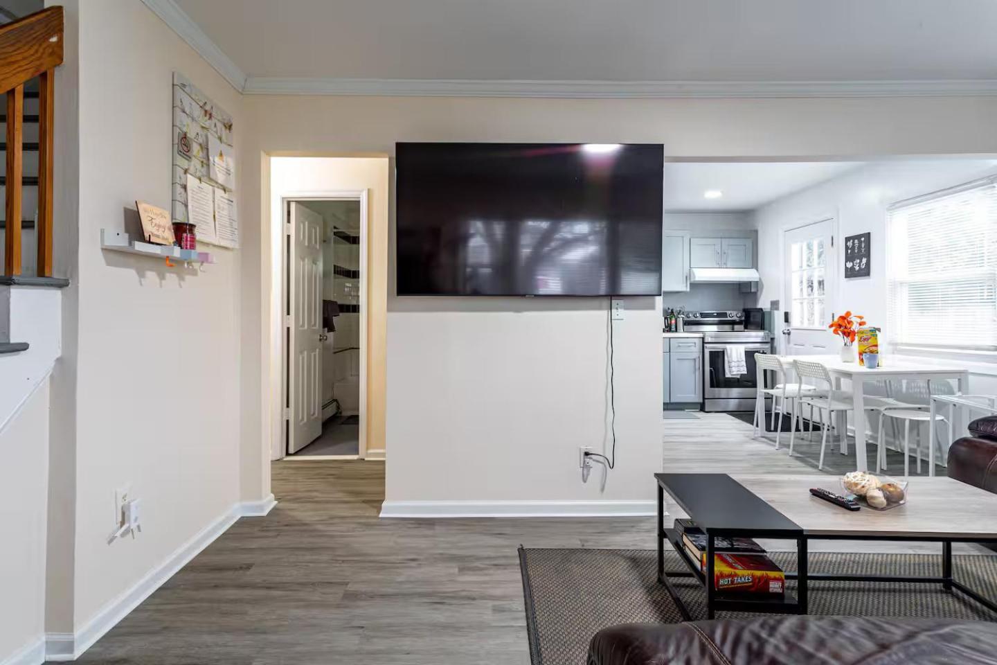 Villa Entire 3bdr W/parking, Backyard, Firepit, Bbq *