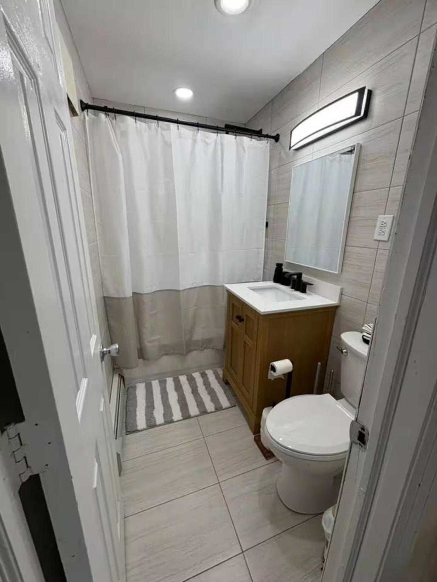 Villa Entire 3bdr W/parking, Backyard, Firepit, Bbq *