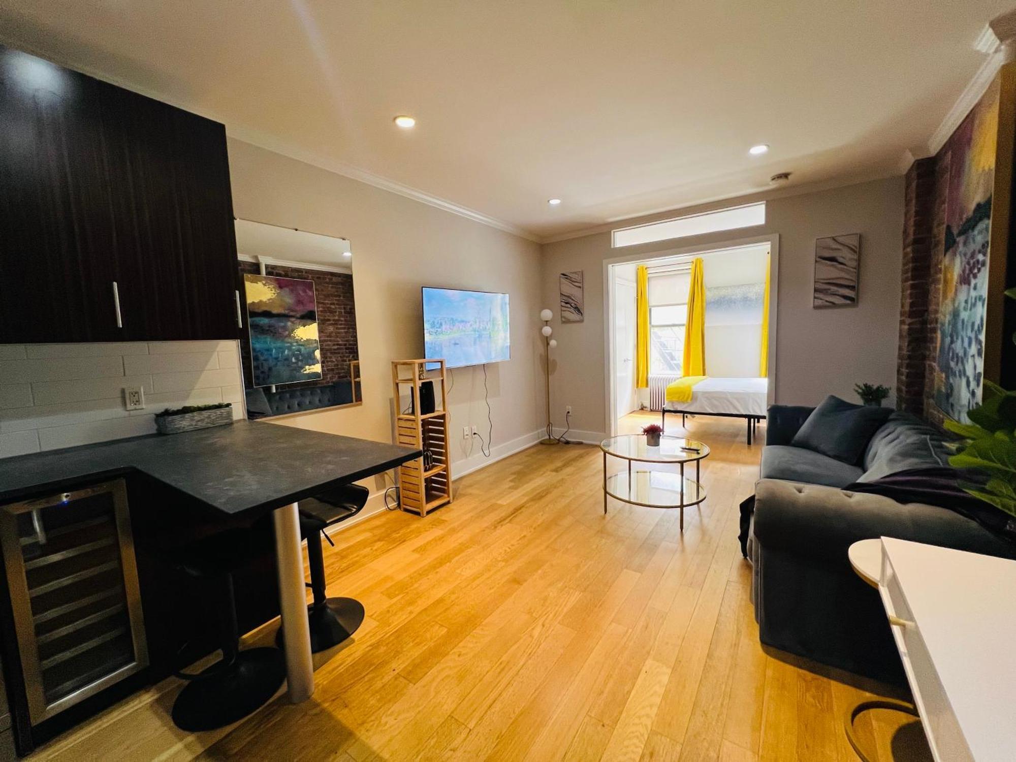 Midtown West By Times Square Apartment