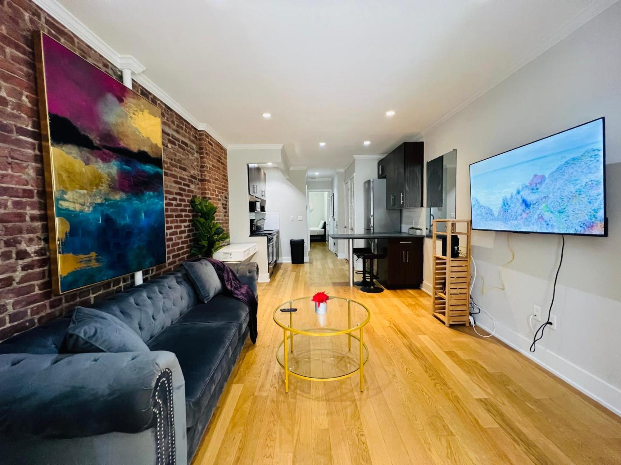 Midtown West By Times Square Apartment *