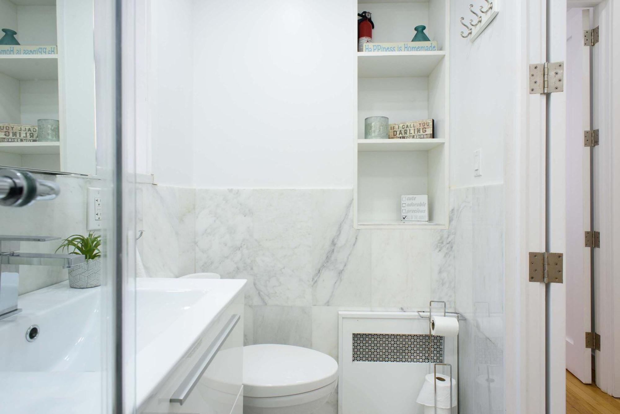 Apartment 62-2b Renovated 1br In Prime Upper East Side