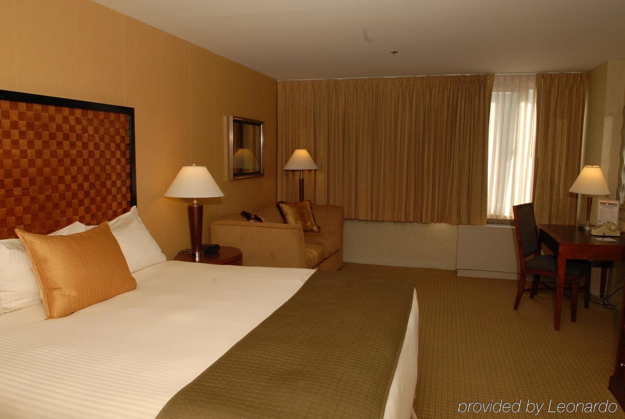 Hotel The Skyline 3*