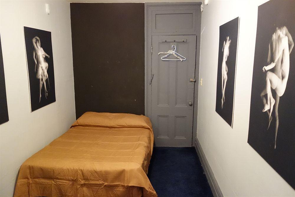 Carlton Arms Hotel 2*