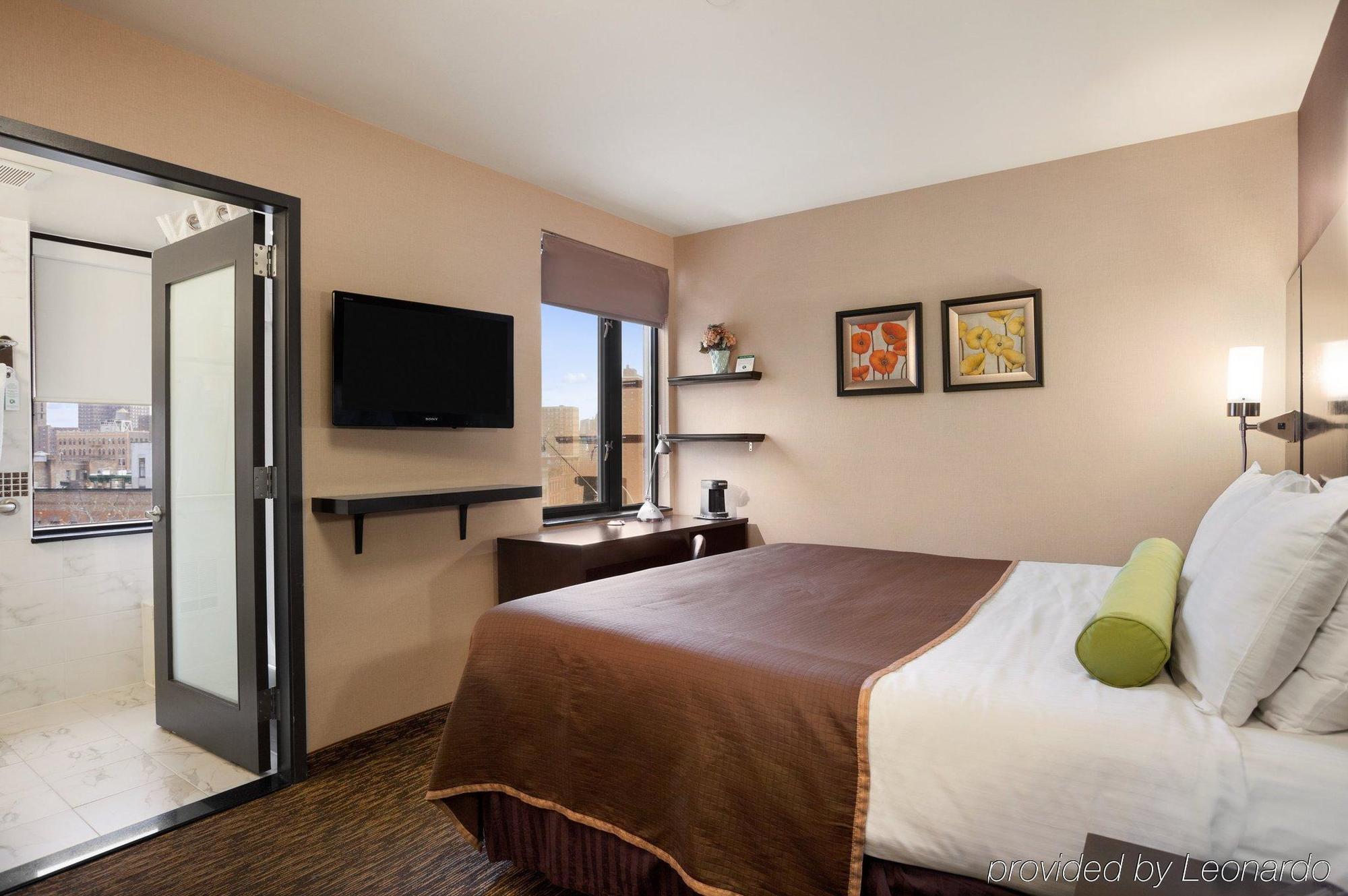 Howard Johnson Soho Hotel 3*