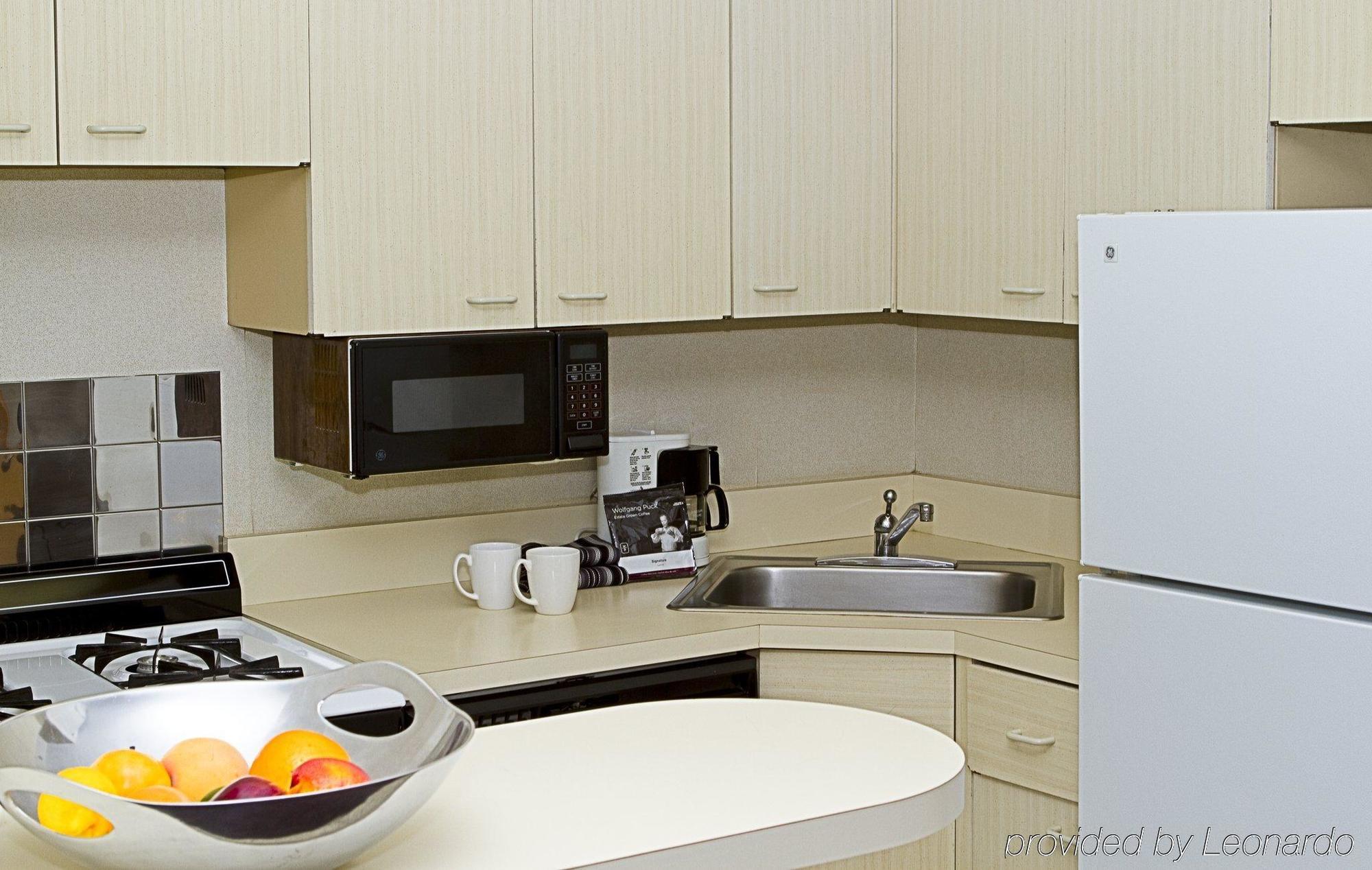 Eastgate Tower Hotel 3*