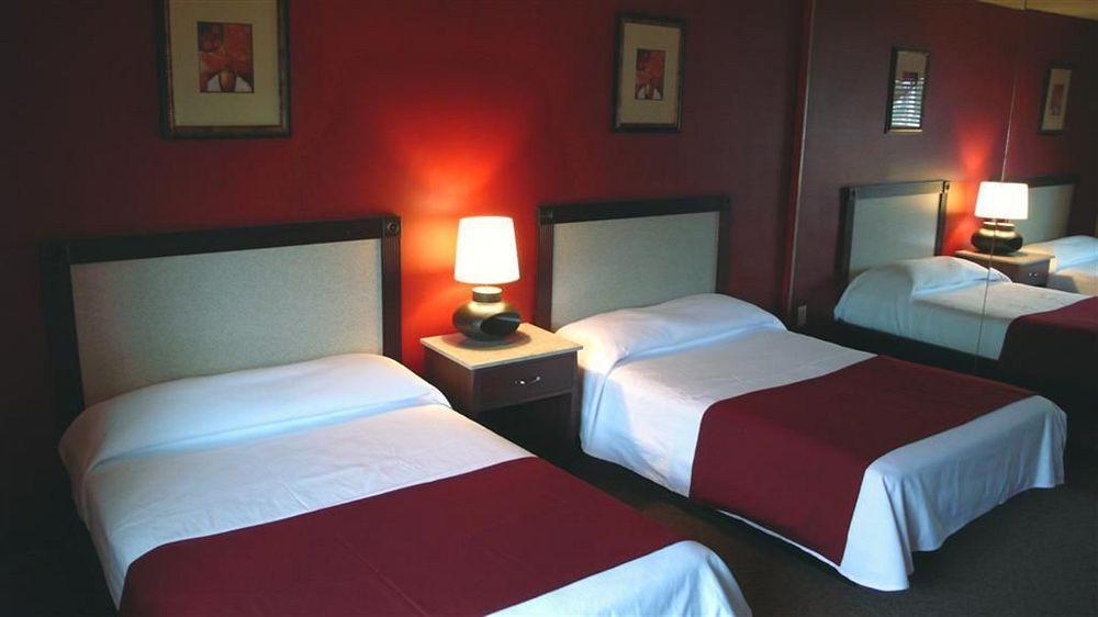 Surfside Three Motel