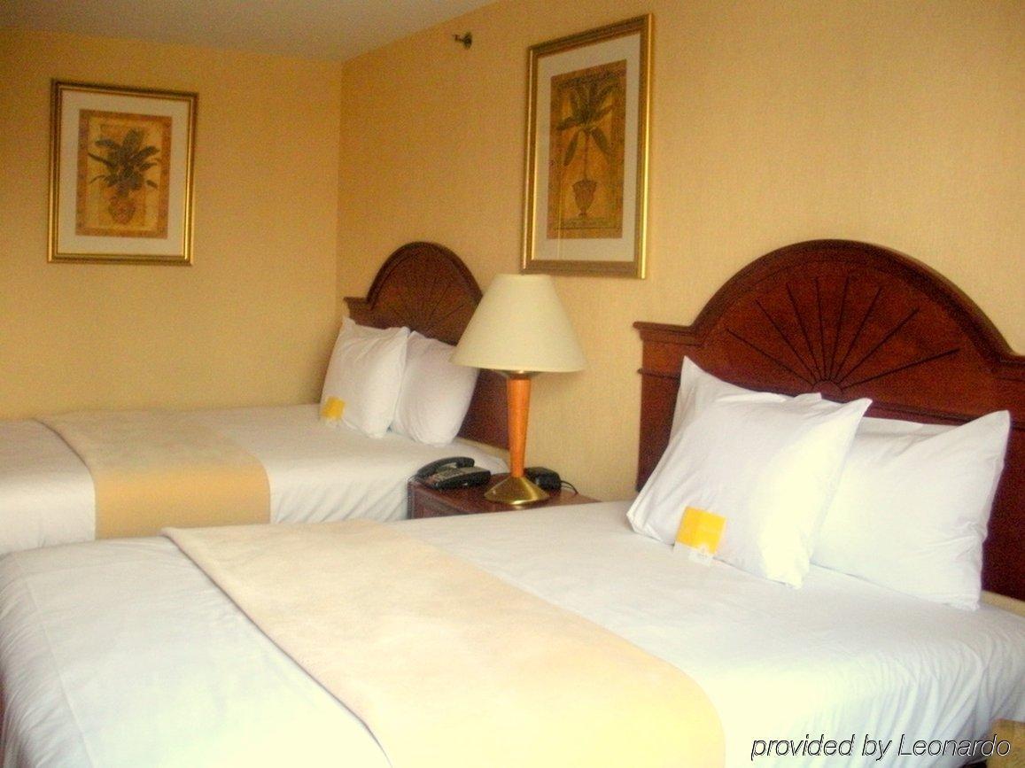 La Quinta By Wyndham Queens Hotel 3*