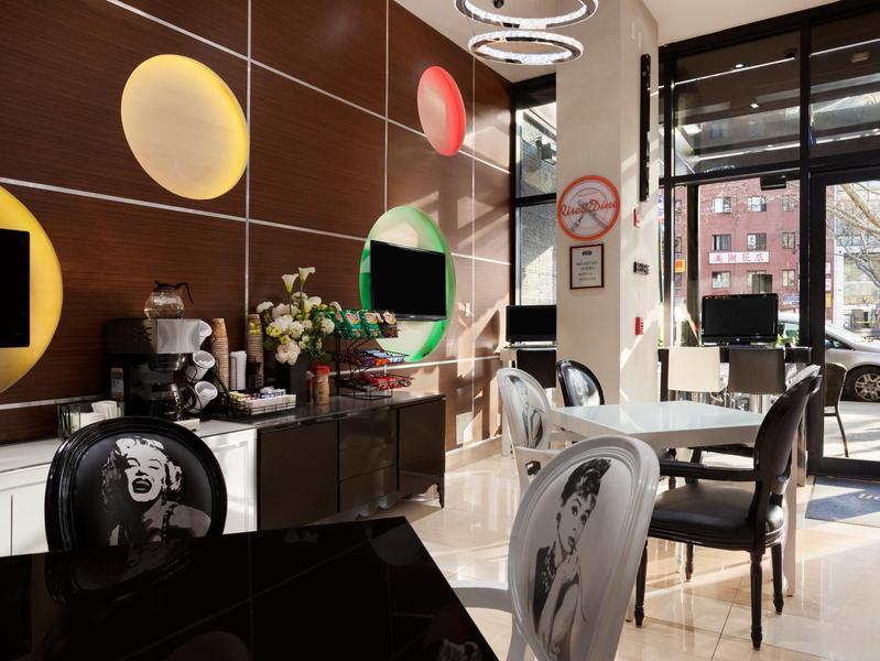 Howard Johnson Soho 3*