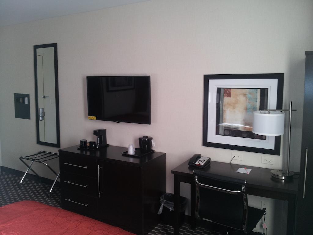 Howard Johnson By Wyndham Jamaica Ny Near Airtrain Jfk