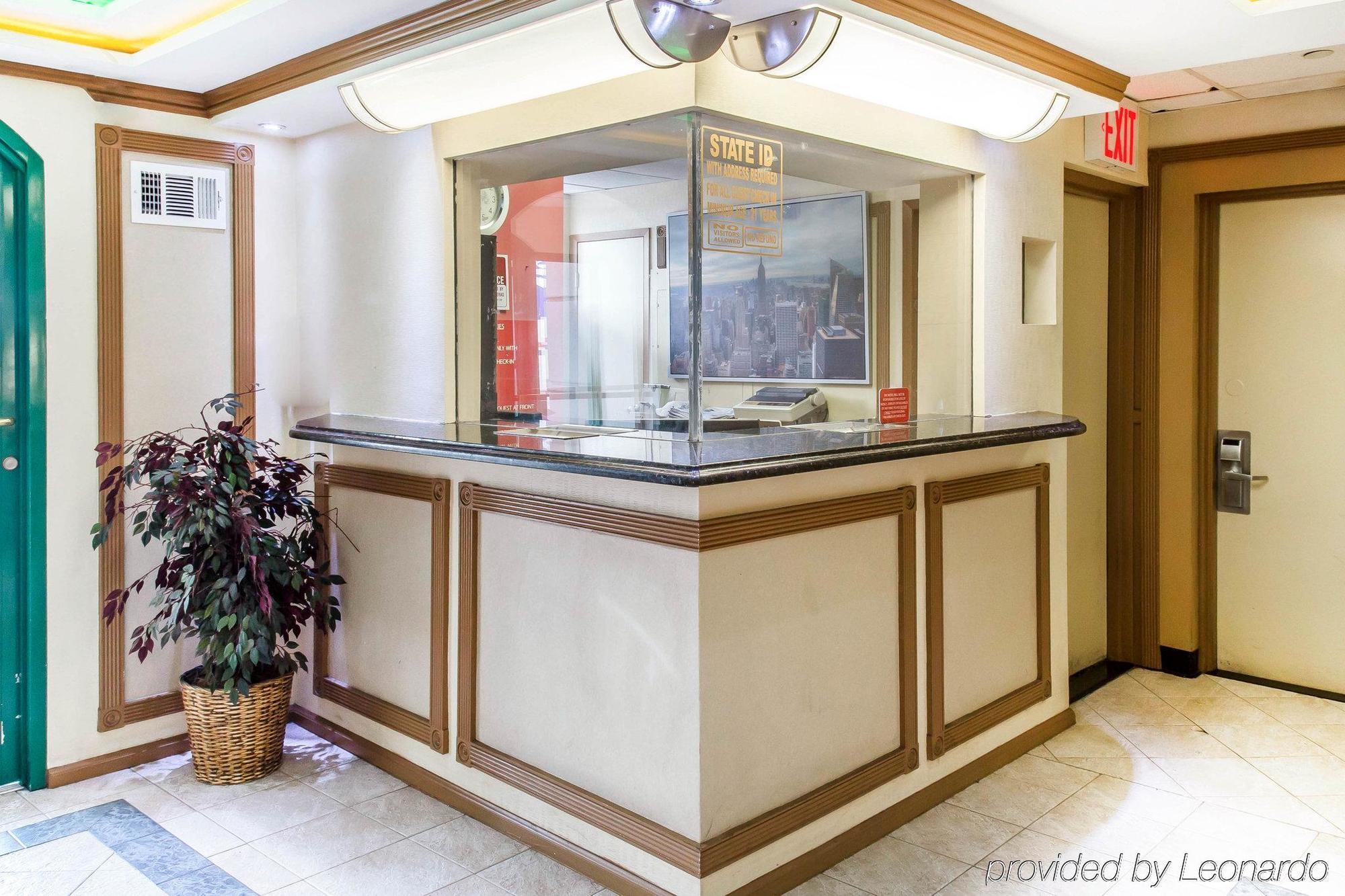 Econo South Ozone Park Hotel