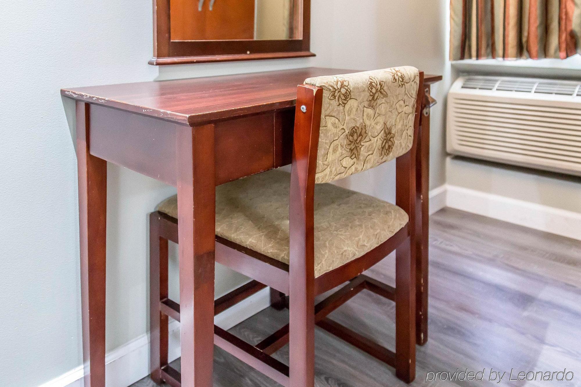 Econo South Ozone Park Hotel 2*