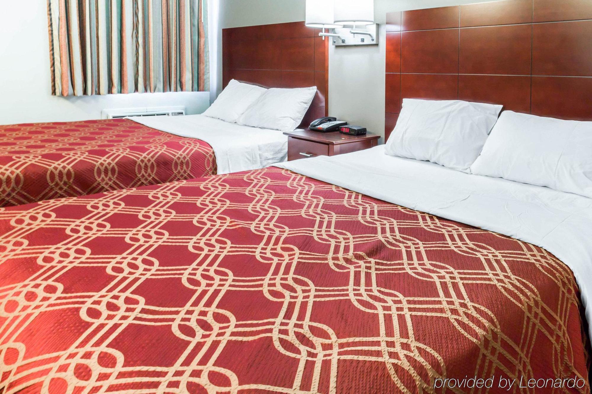 Econo South Ozone Park 2*