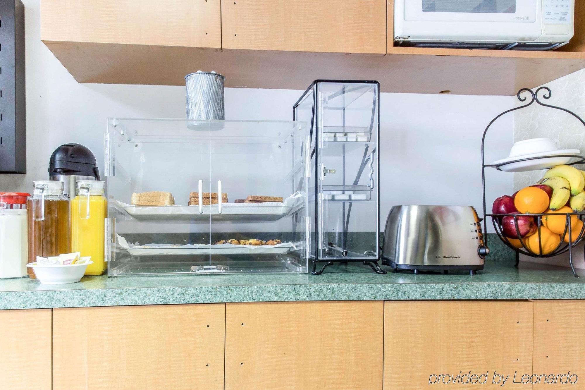 Econo South Ozone Park 2*