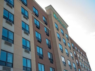 Fairfield & By Marriott Staten Island Hotel 3*