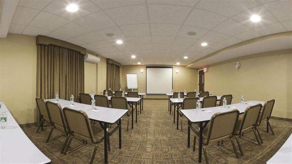 Country & By Radisson, Staten Island Hotel 3*