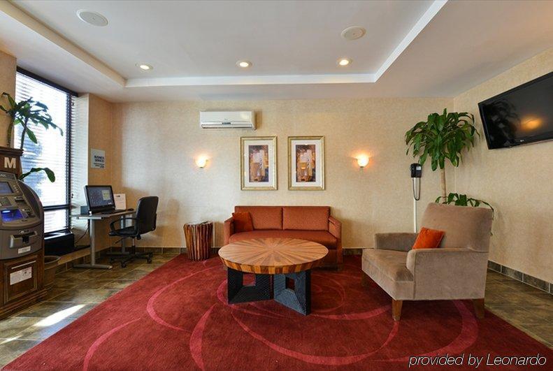 Country & By Radisson, Staten Island Hotel