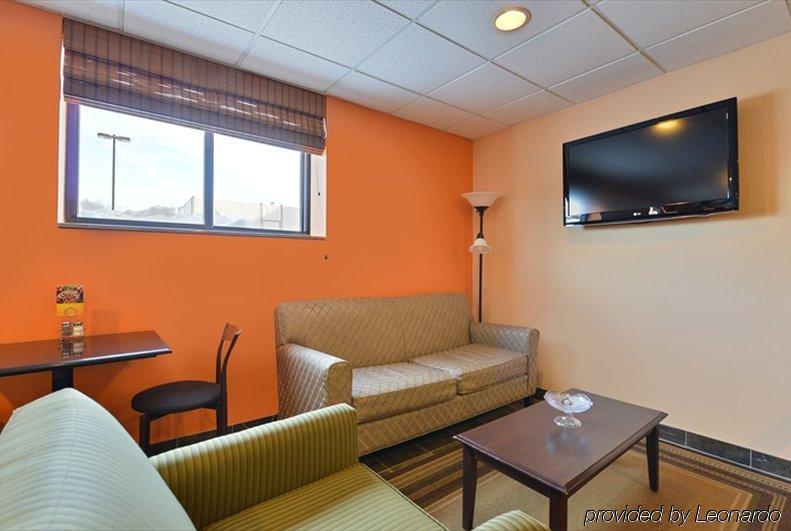 Country & By Radisson, Staten Island Hotel